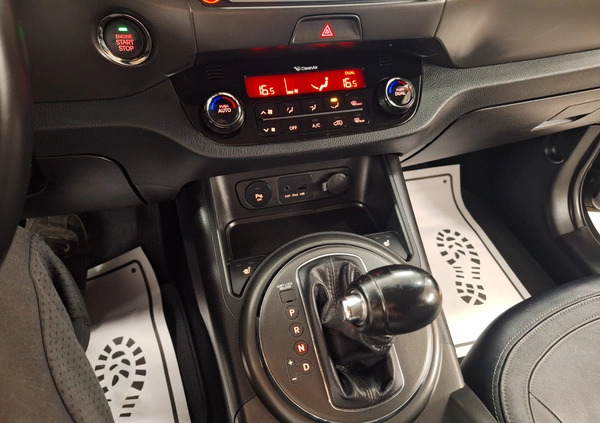 Kia Sportage cena 48900 przebieg: 178000, rok produkcji 2012 z Małomice małe 742